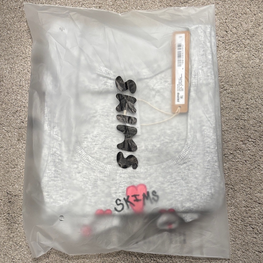 SKIMS 💘Light Gray Ribbed Tank with Pink Heart Motif